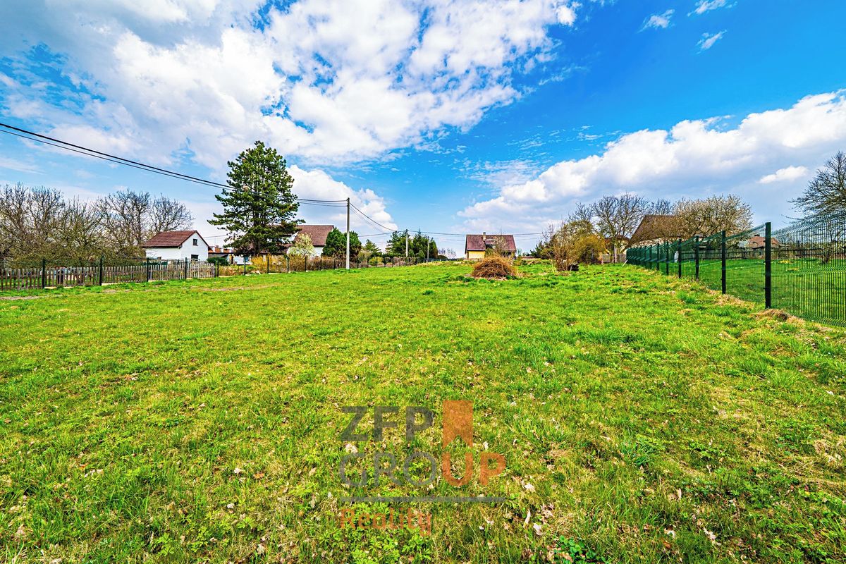 Prodej stavebního pozemku 2296 m²