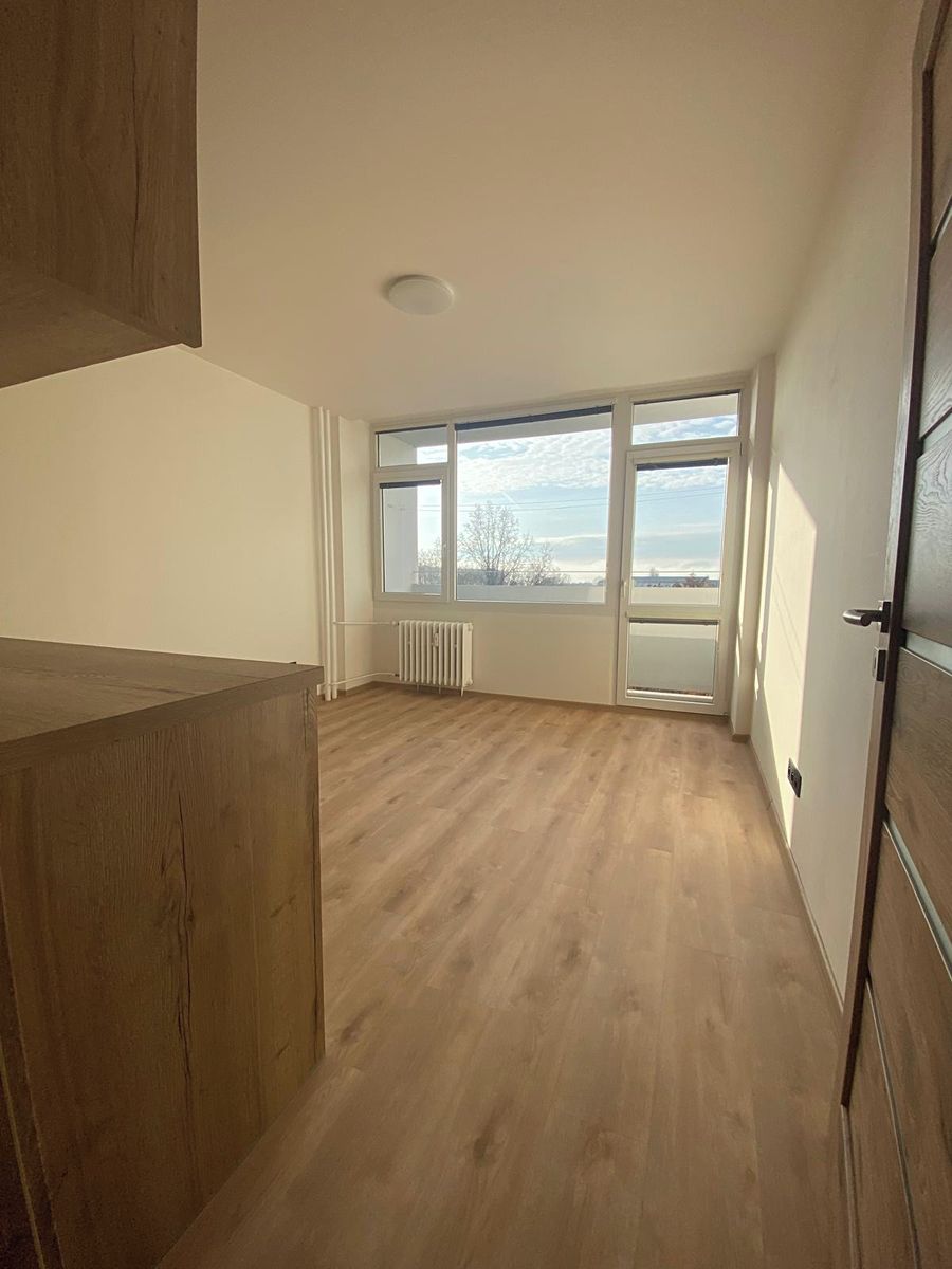 Pronájem bytu 1+kk 22 m² – fotografie 3