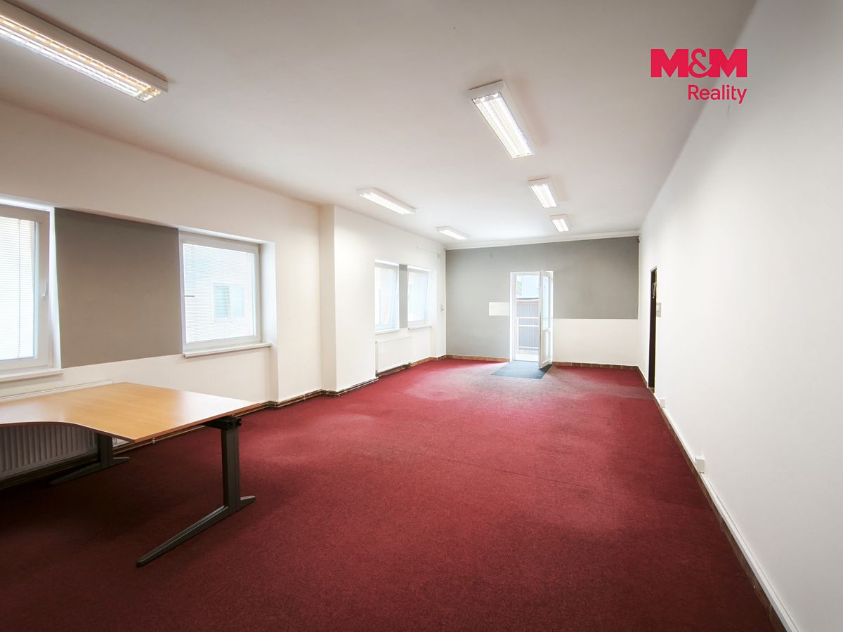 Pronájem obchodního prostoru 83 m² – fotografie 2