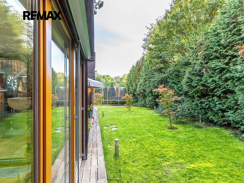 Prodej rodinného domu 306 m², pozemek 418 m², Praha – náhled fotky 3