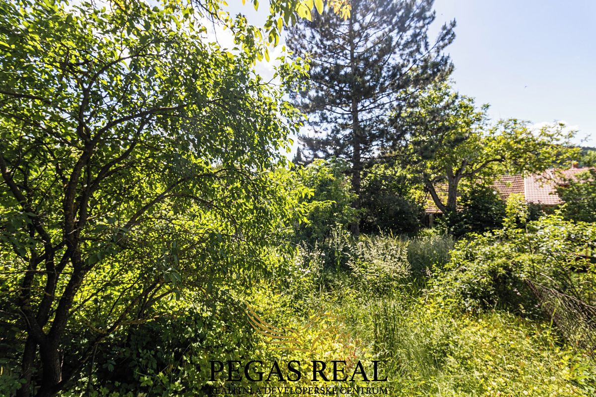 Prodej stavebního pozemku 472 m² – fotografie 3