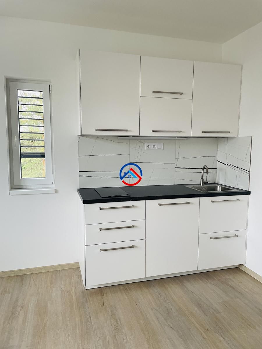 Pronájem bytu 1+kk 33 m² – fotografie 2