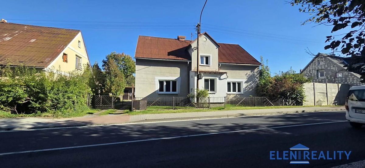 Prodej rodinného domu 260 m², pozemek 1458 m² – fotografie 2