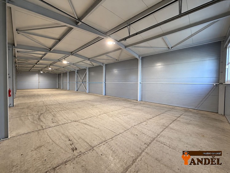 Pronájem komerčního prostoru, 240 m² (2 z 9)