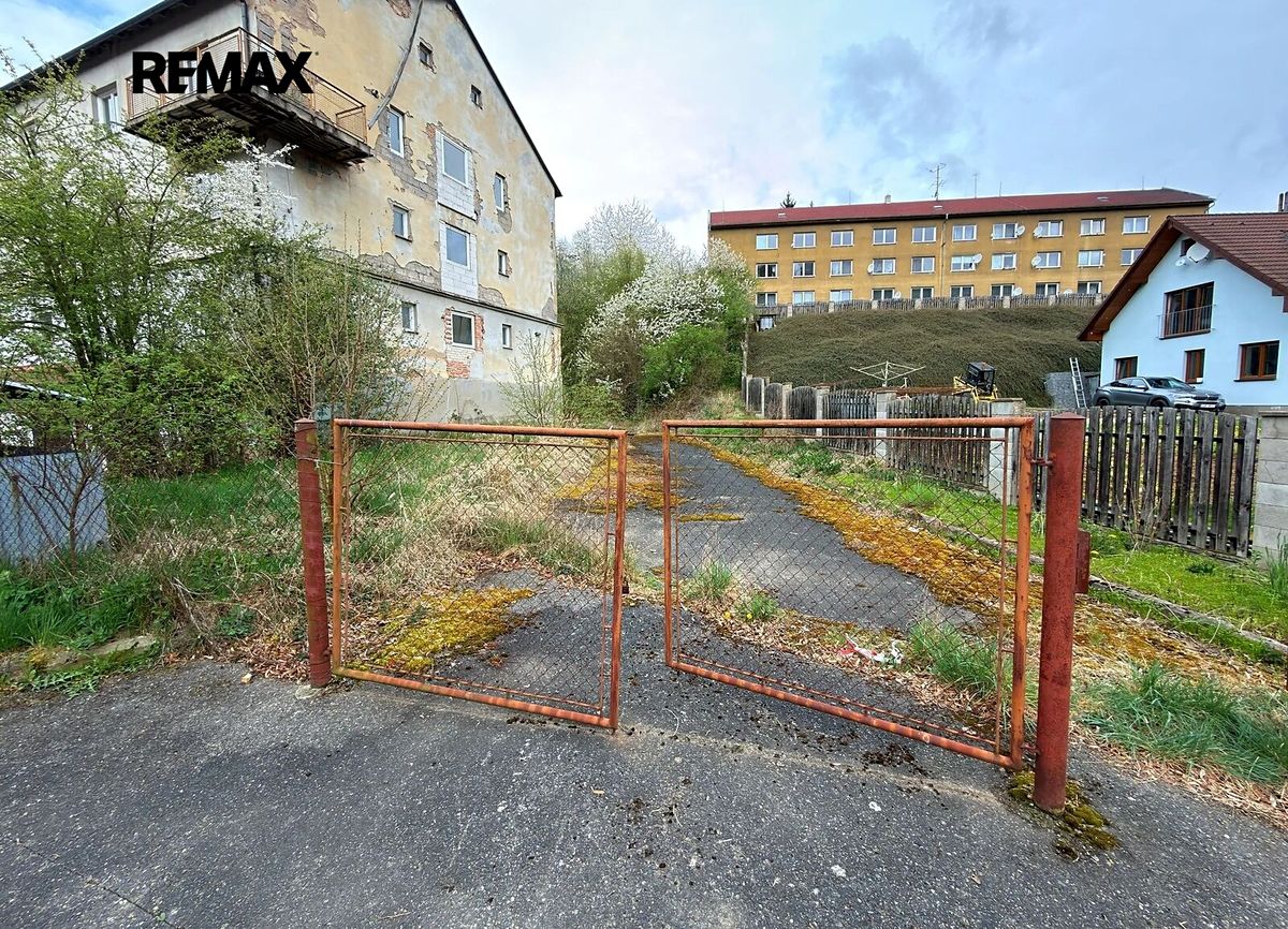 Pronájem pozemku 703 m² – fotografie 2