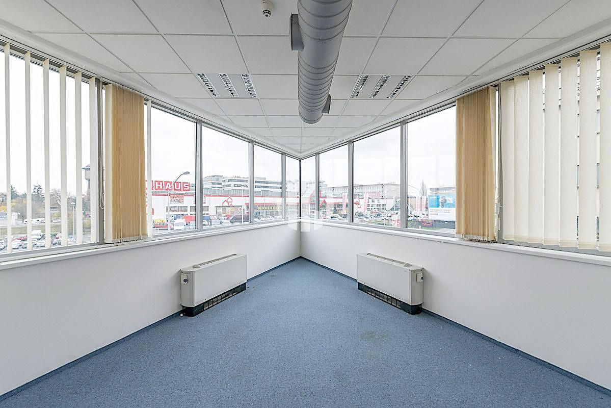 Pronájem kanceláře 635 m² – fotografie 5
