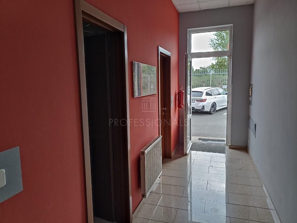 Pronájem obchodního prostoru 135 m² – fotografie 5