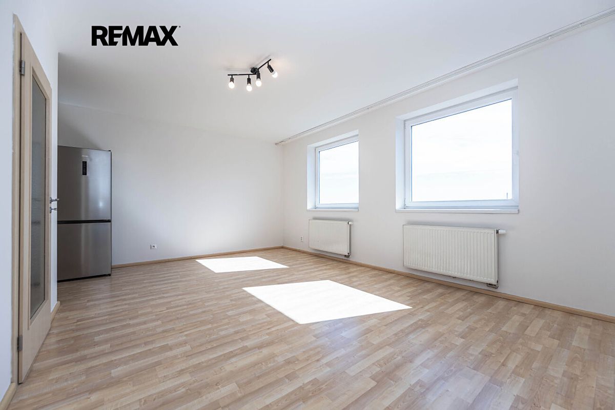 Pronájem bytu 1+kk 37 m² – fotografie 4