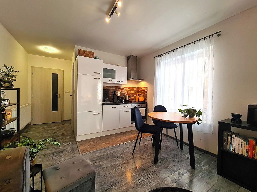 Pronájem bytu 2+kk 42 m² – fotografie 3