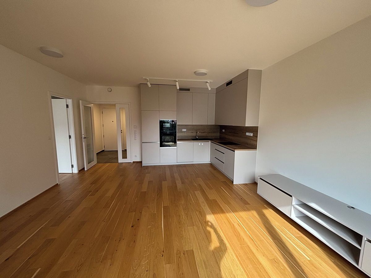 Pronájem bytu 2+kk 63 m² – fotografie 2