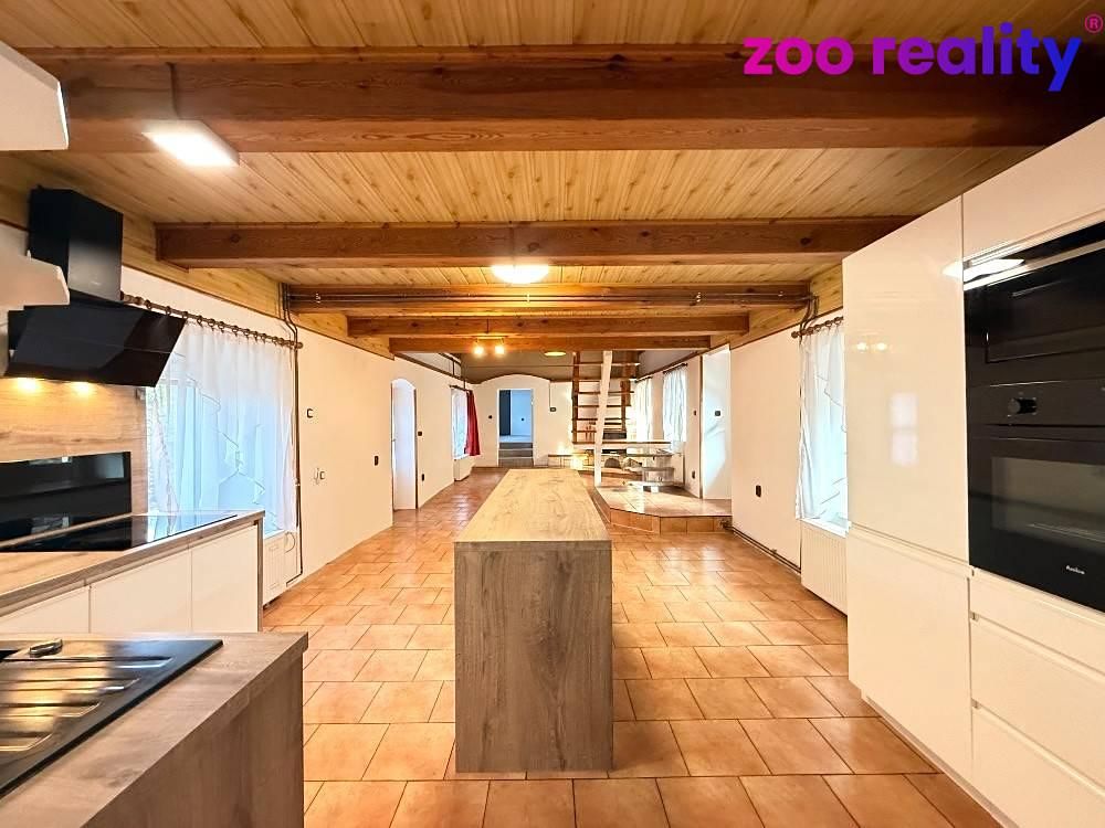 Prodej rodinného domu 140 m², pozemek 431 m² – fotografie 2