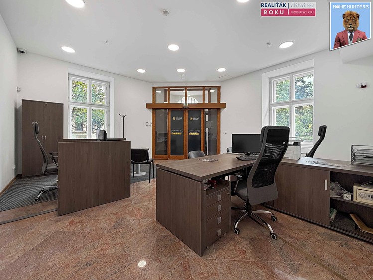 Prodej komerčního prostoru, 148 m² (2 z 8)