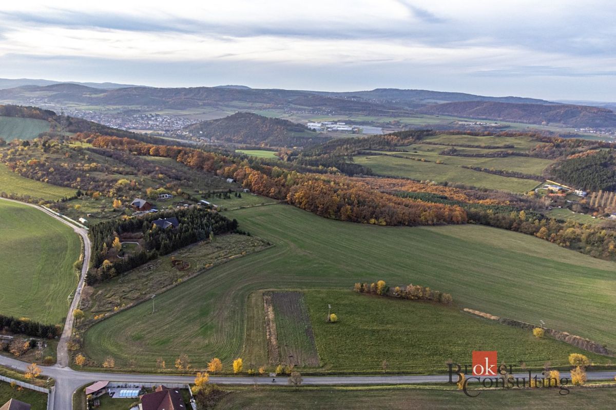 Prodej stavebního pozemku 5113 m², Tmaň – fotka 1 z 3