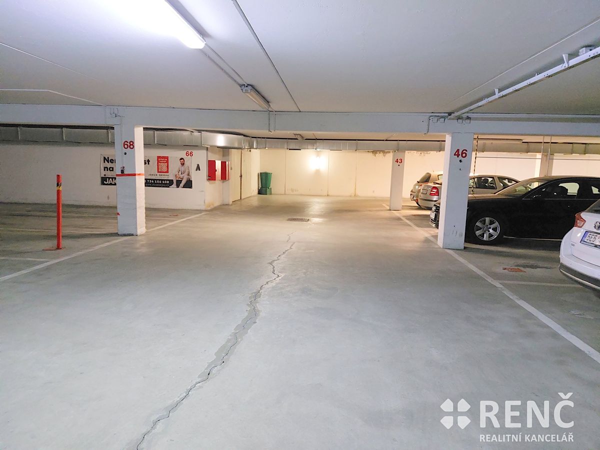 Pronájem garážového stání 12 m² – fotografie 4