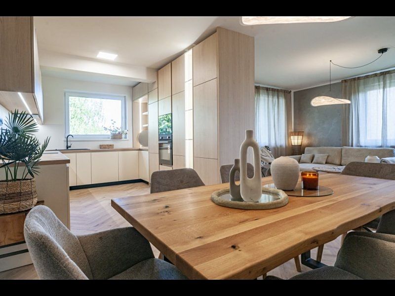 Prodej rodinného domu 242 m², pozemek 473 m² – fotografie 3
