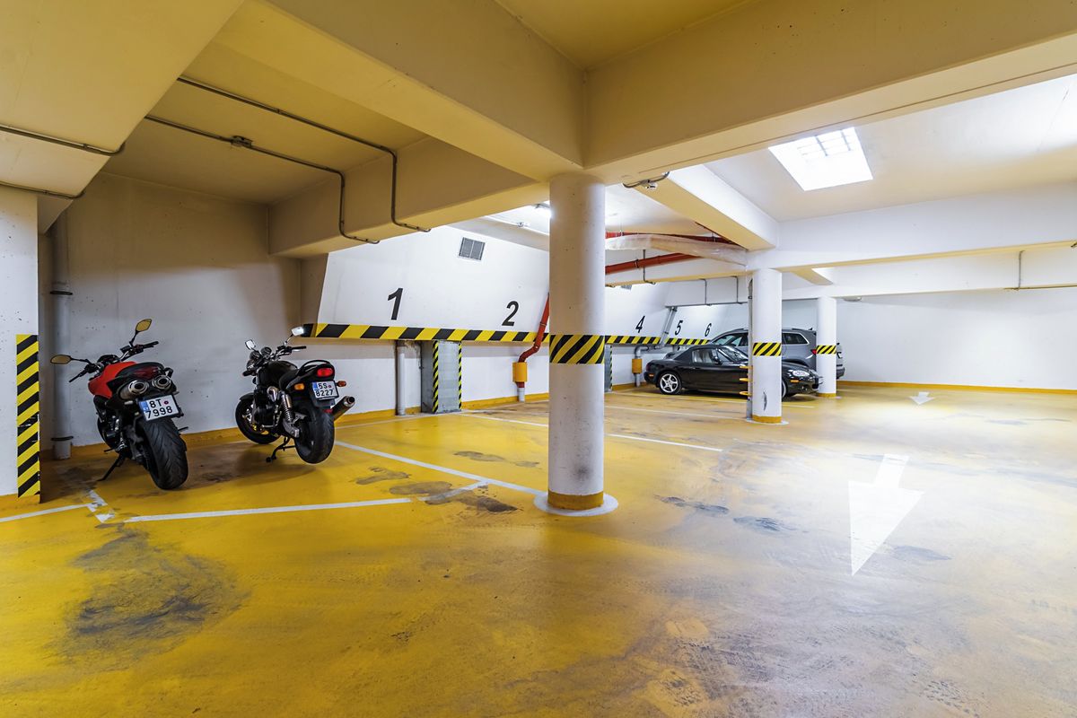 Pronájem garážového stání 13 m²
