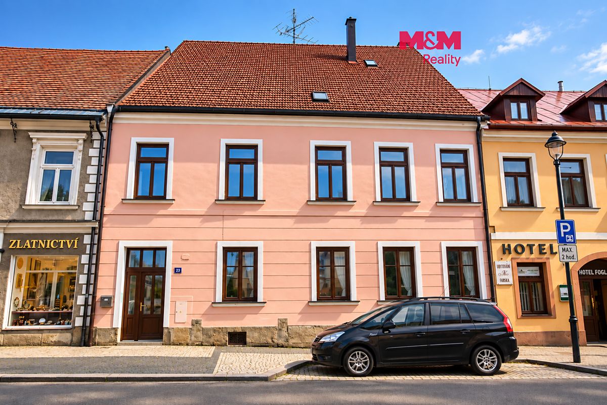 Prodej rodinného domu 320 m², pozemek 751 m²