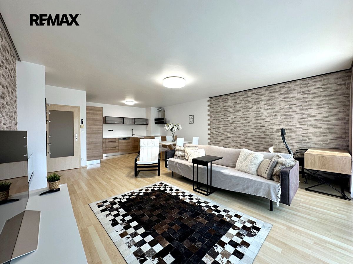 Pronájem bytu 2+kk 81 m² – fotografie 2