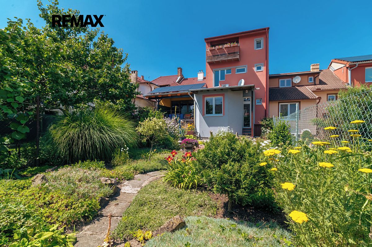 Prodej rodinného domu 276 m², pozemek 181 m² – fotografie 2