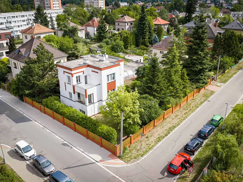 Prodej vily 630 m², pozemek 1103 m², Hradec Králové – náhled fotky 2