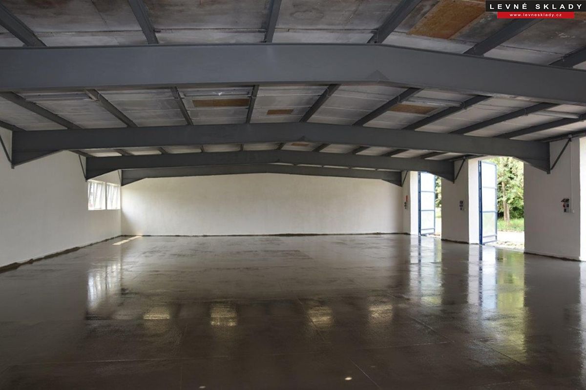 Pronájem skladového prostoru 90 m²