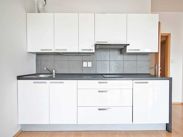 Pronájem bytu 2+kk, 42 m² (2 z 9)