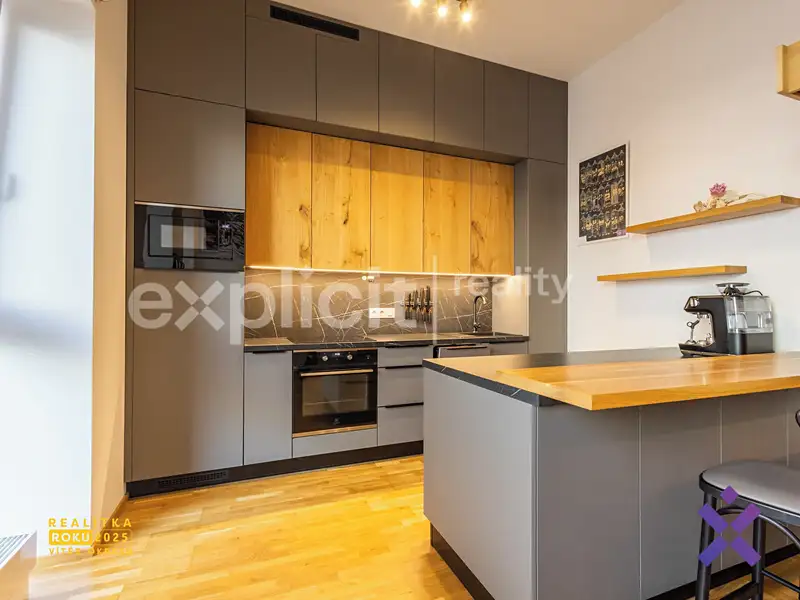 Pronájem bytu 1+kk 28 m², Zlín – náhled fotky 1