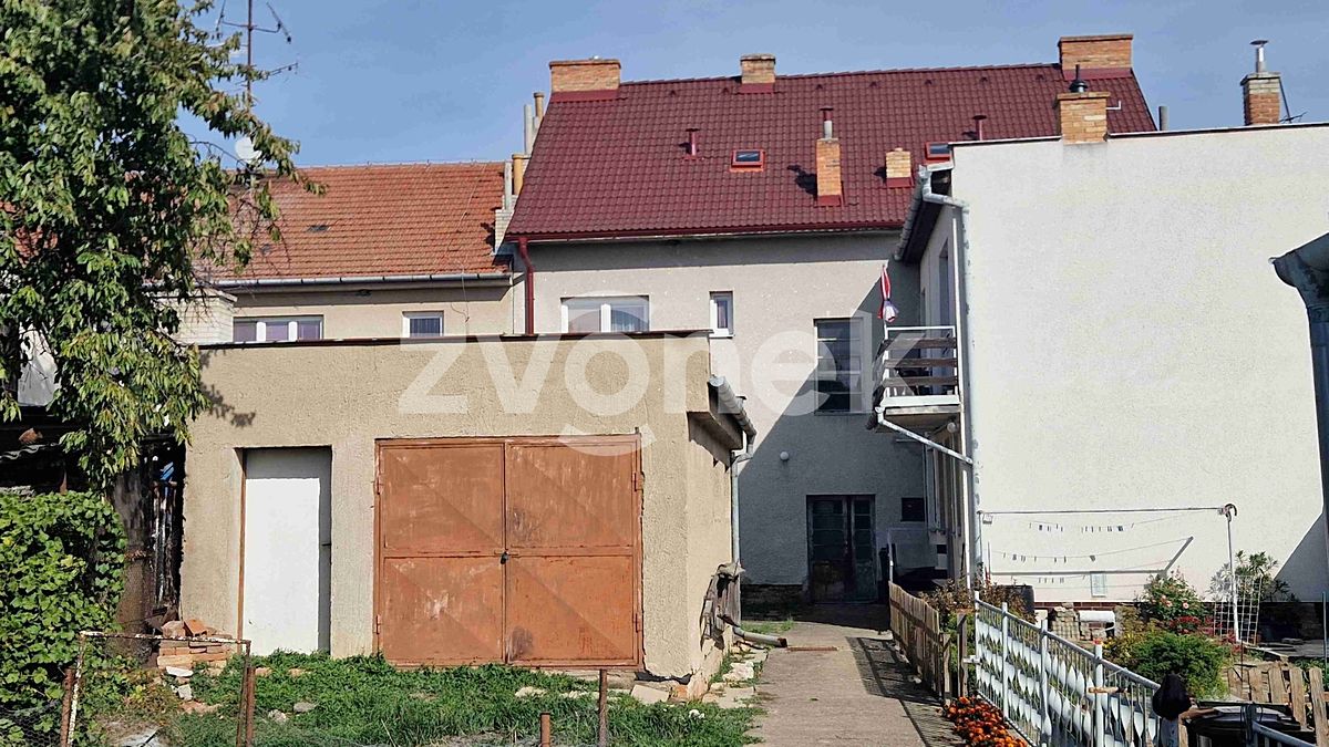 Prodej rodinného domu 200 m², pozemek 696 m² – fotografie 2