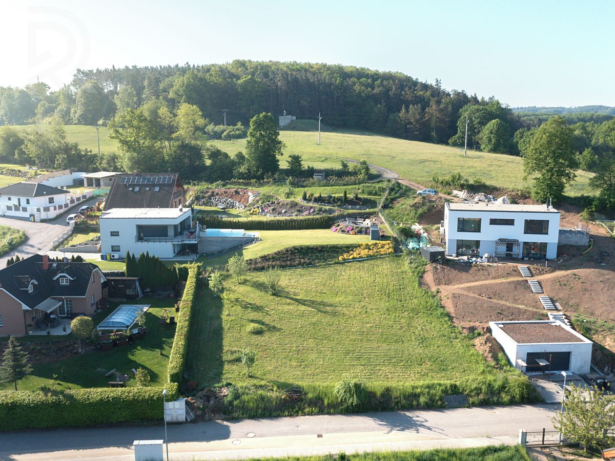 Prodej stavebního pozemku 1017 m² – fotografie 2