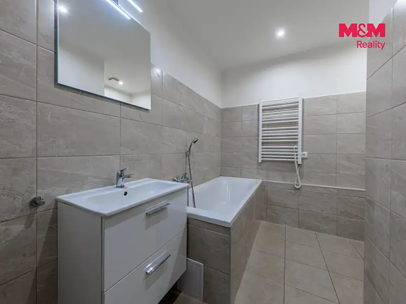 Prodej bytu 2+1 61 m², Ostrov – náhled fotky 2
