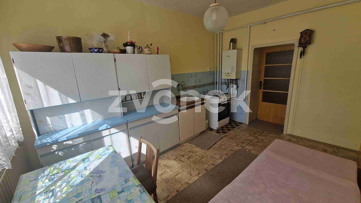 Prodej rodinného domu 200 m², pozemek 696 m² – fotografie 5