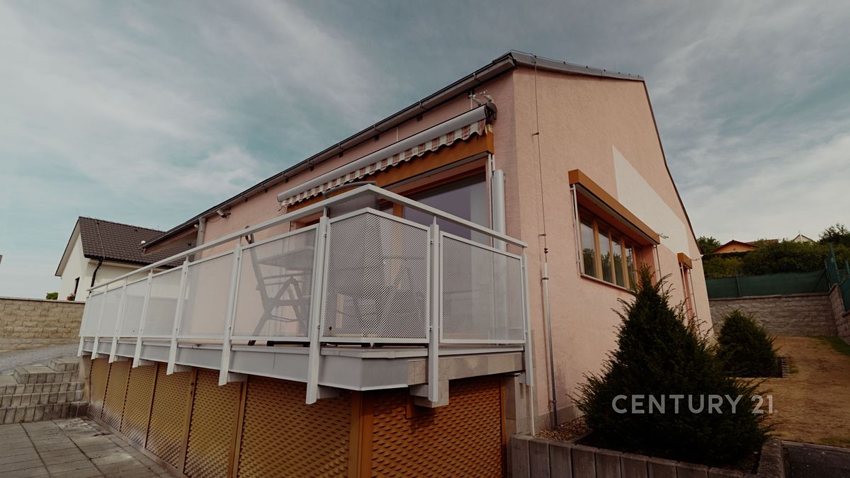 Prodej rodinného domu 160 m², pozemek 768 m² – fotografie 2