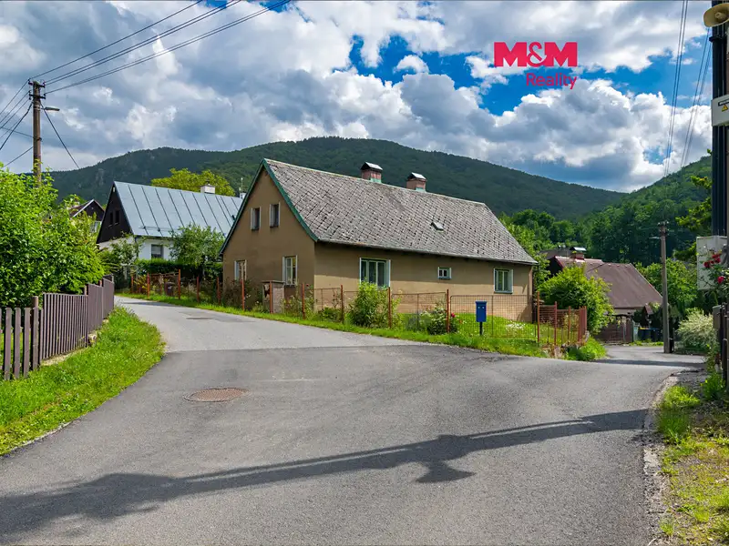Prodej rodinného domu 188 m², pozemek 719 m², Hejnice – náhled fotky 1