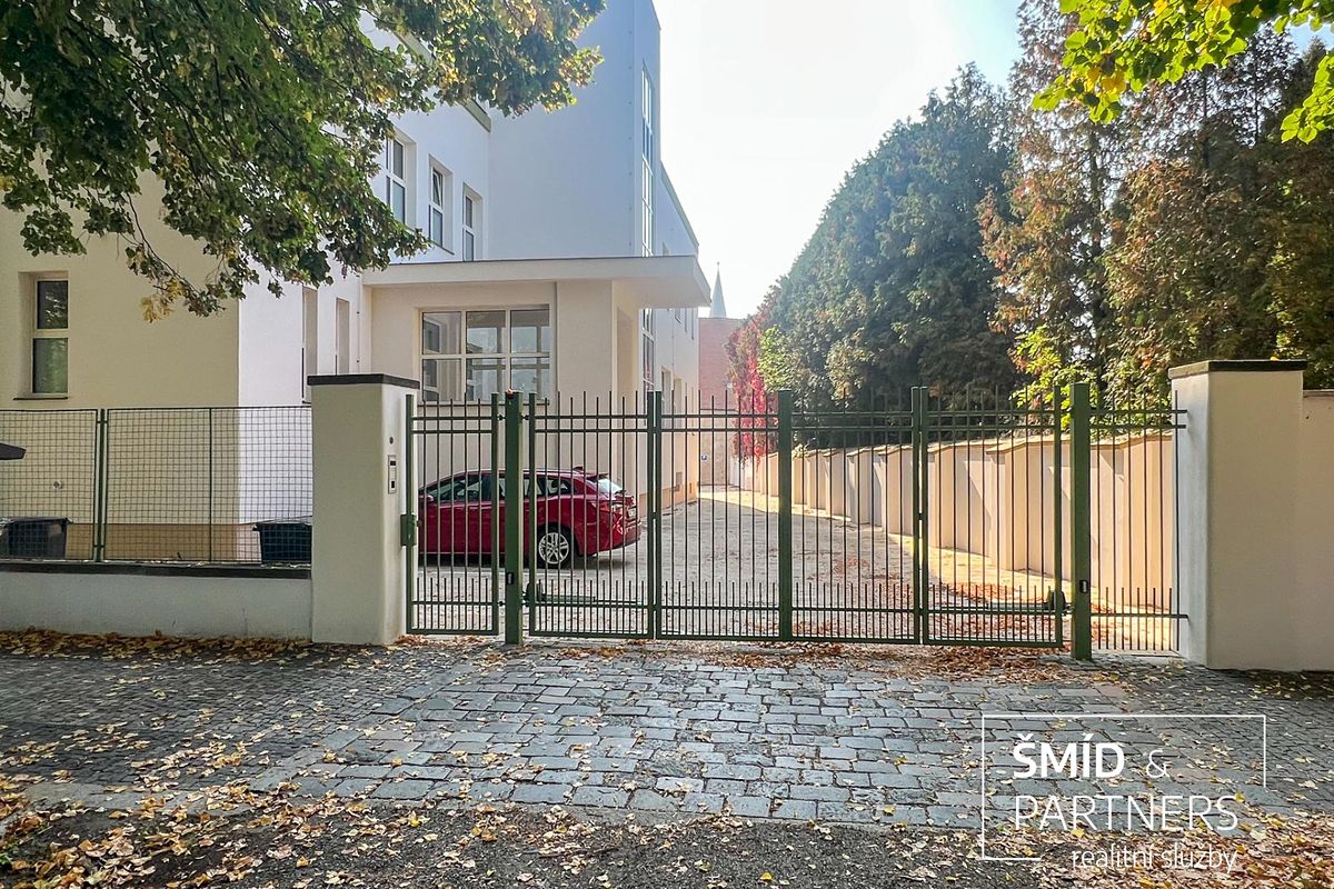 Prodej garážového stání 12 m²