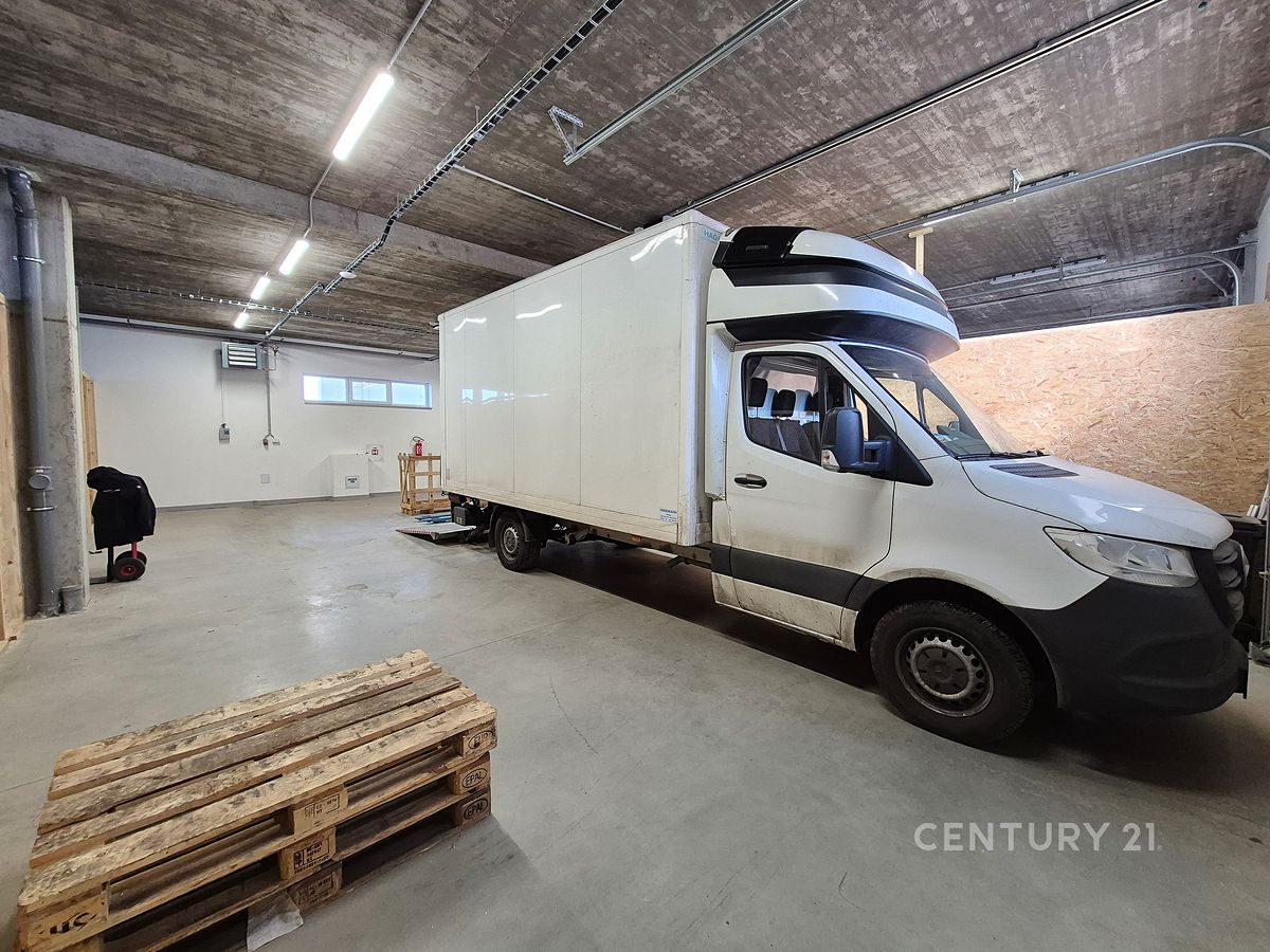 Pronájem skladového prostoru 102 m² – fotografie 2