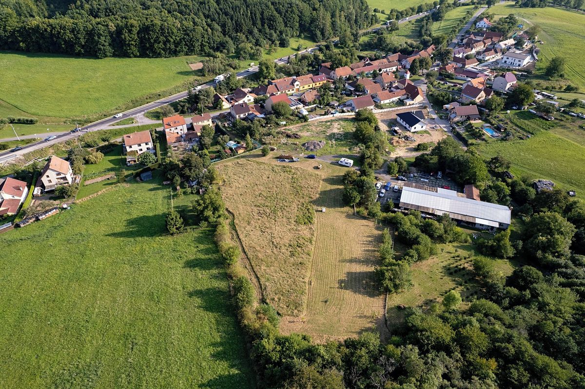Prodej stavebního pozemku 1519 m², Kuřim – fotka 1 z 3