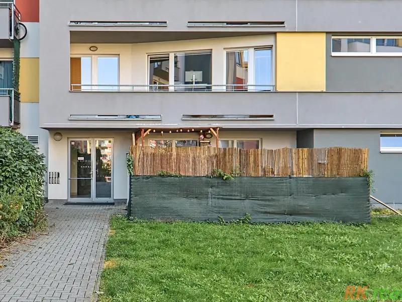 Prodej bytu 1+kk 67 m², Praha – náhled fotky 3