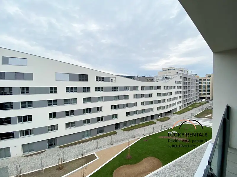 Pronájem bytu 2+kk 56 m², Praha – náhled fotky 3