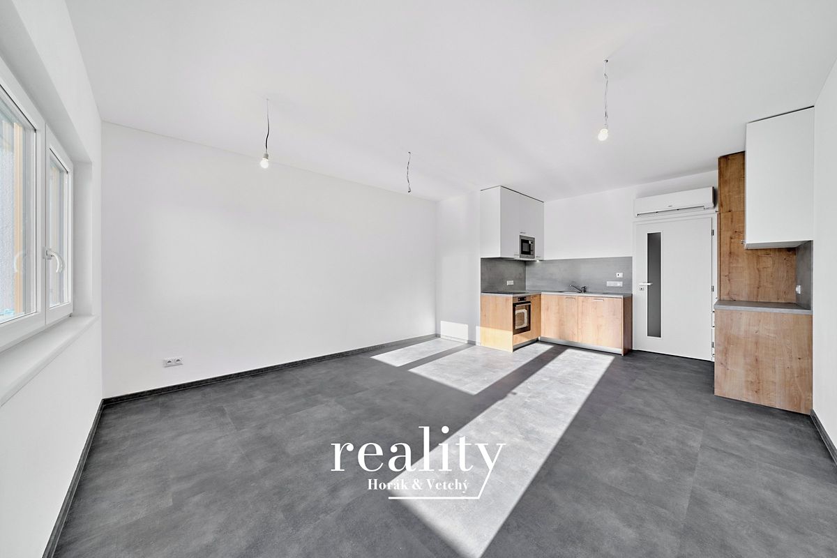 Pronájem bytu 1+kk 36 m² – fotografie 3