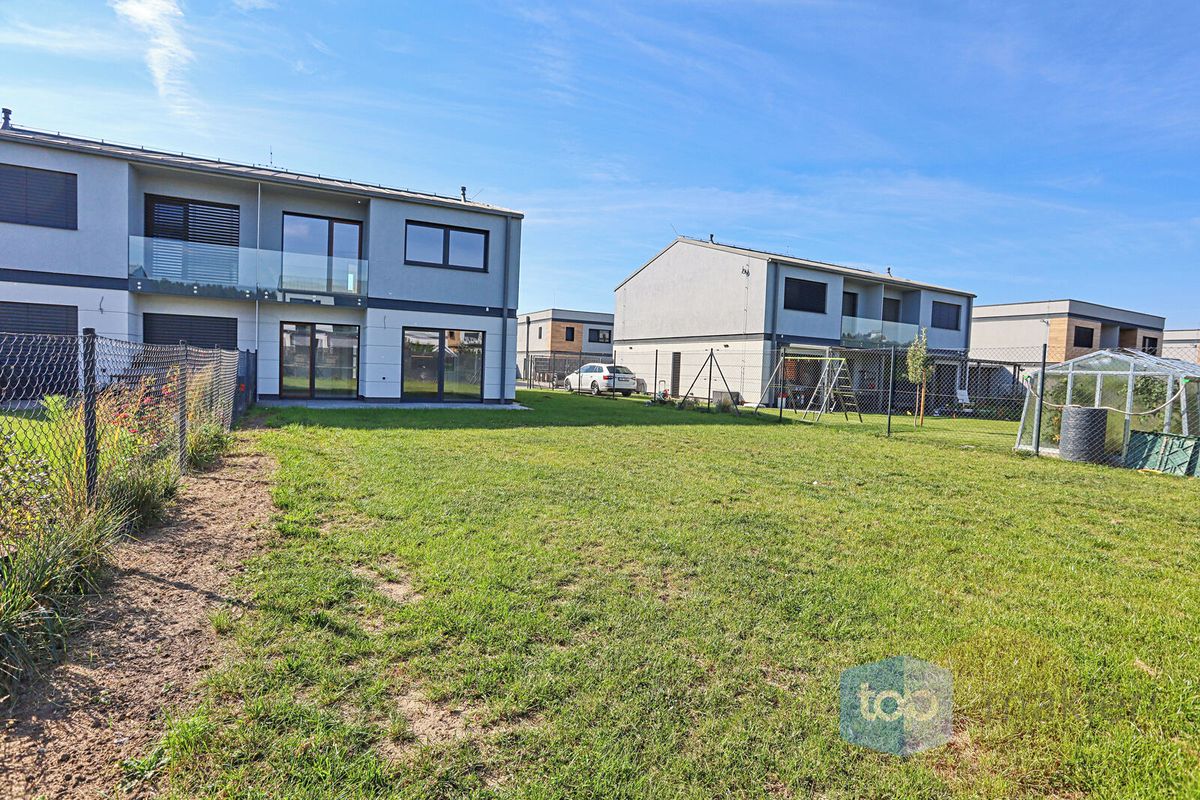 Pronájem rodinného domu 128 m², pozemek 432 m² – fotografie 2
