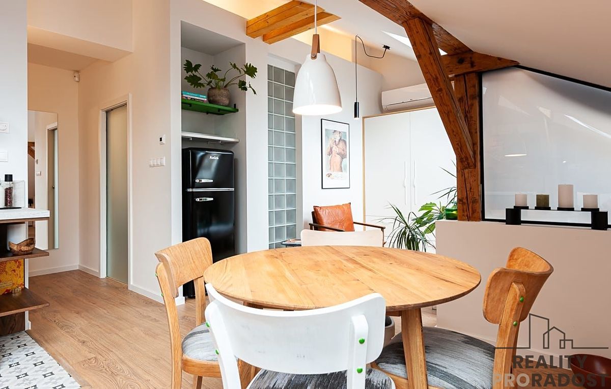 Pronájem bytu 1+kk 52 m² – fotografie 3