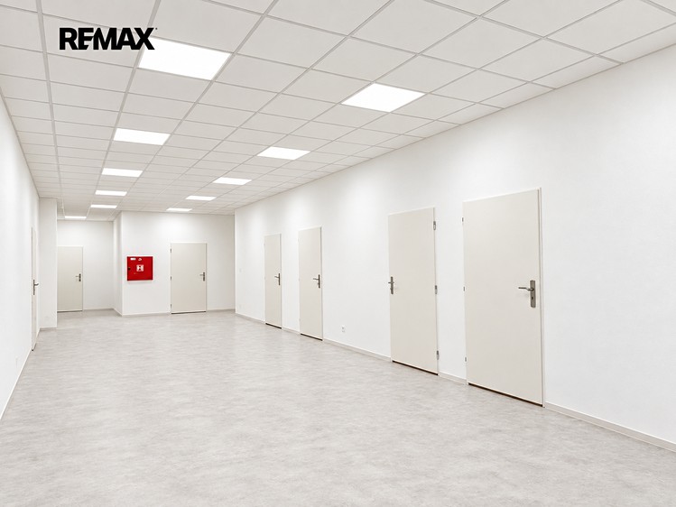 Pronájem komerčního prostoru, 42 m² (7 z 13)