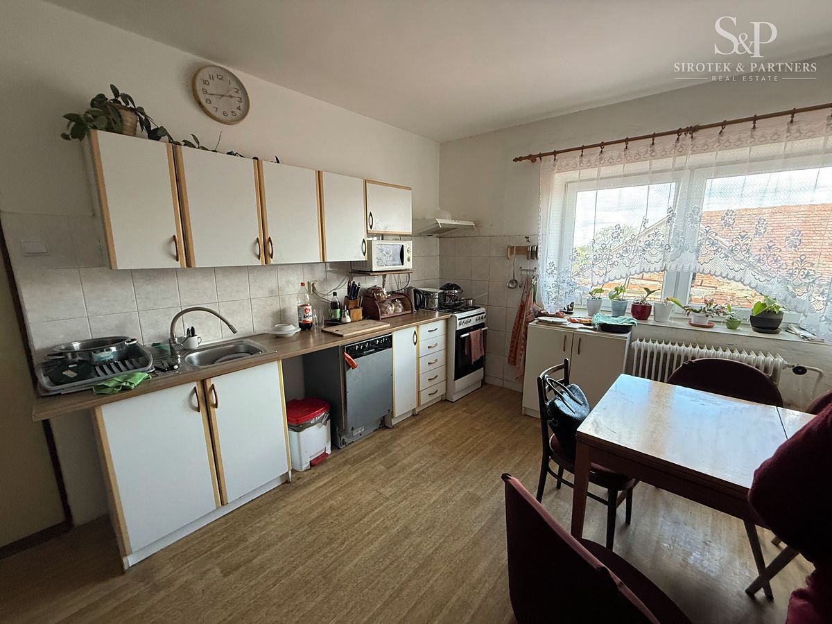 Prodej rodinného domu 240 m², pozemek 658 m² – fotografie 4