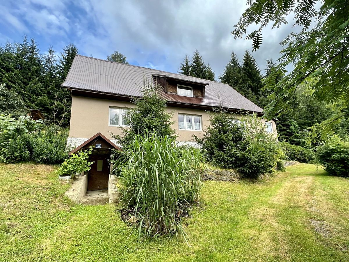 Prodej chalupy 380 m², pozemek 2691 m²