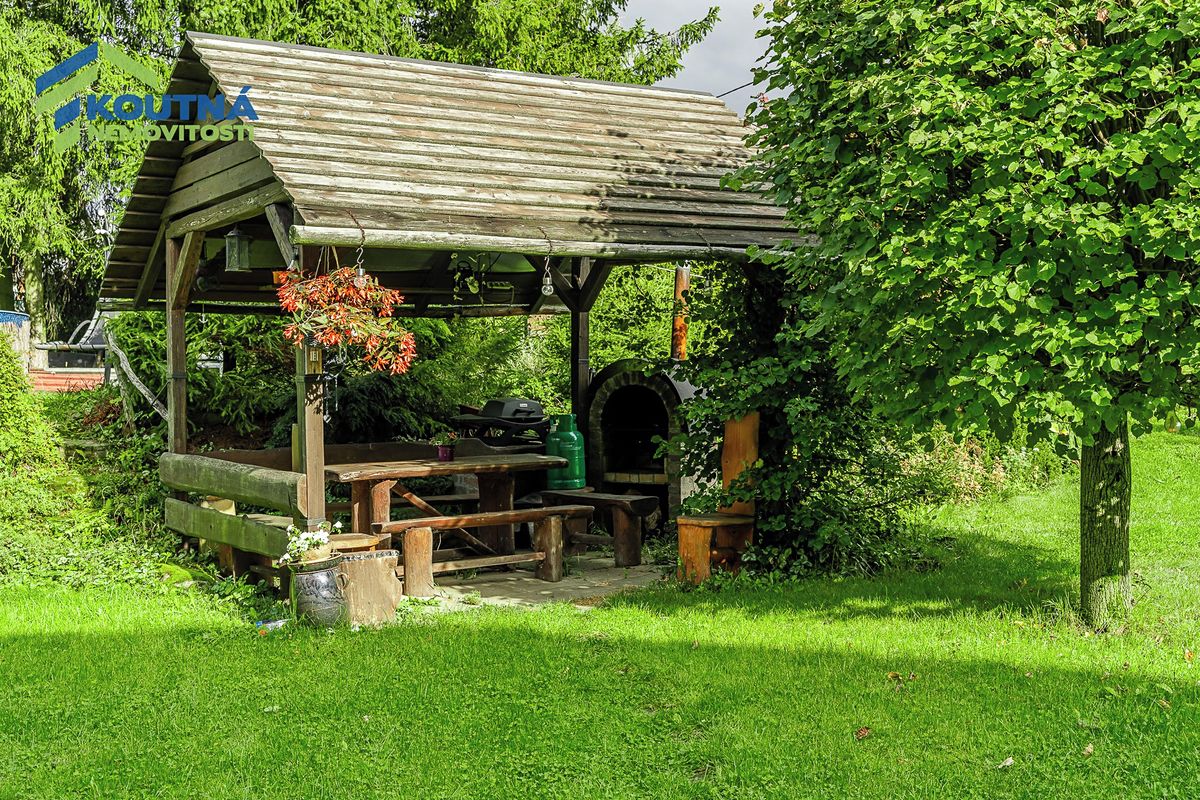 Prodej rodinného domu 250 m², pozemek 2599 m² – fotografie 4