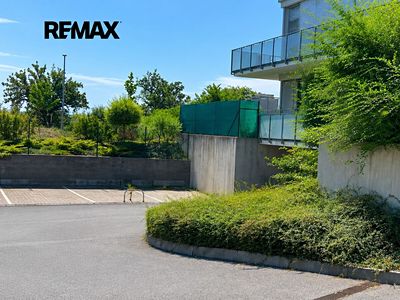 Pronájem garážového stání 17 m²