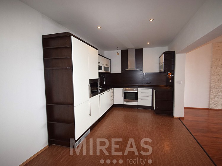 Pronájem bytu 3+kk, 99 m² (2 z 11)