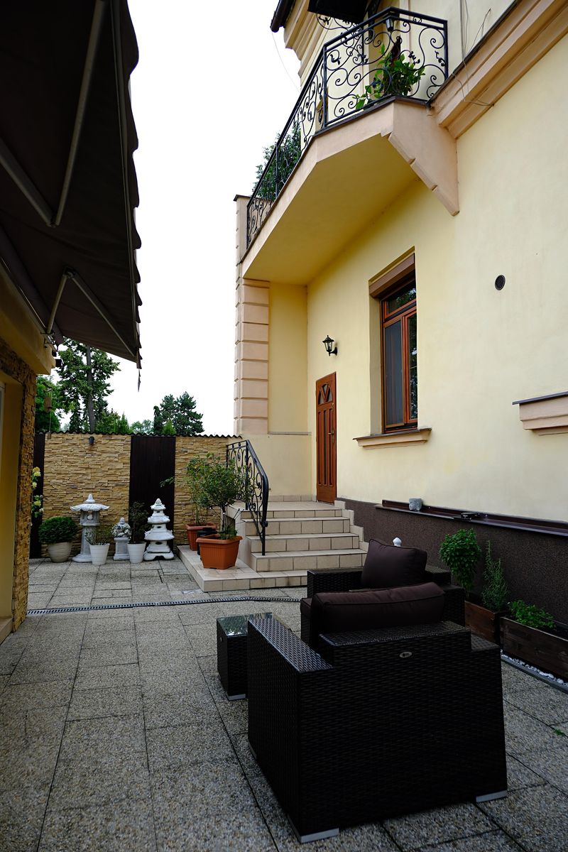 Prodej rodinného domu 399 m², pozemek 280 m² – fotografie 3