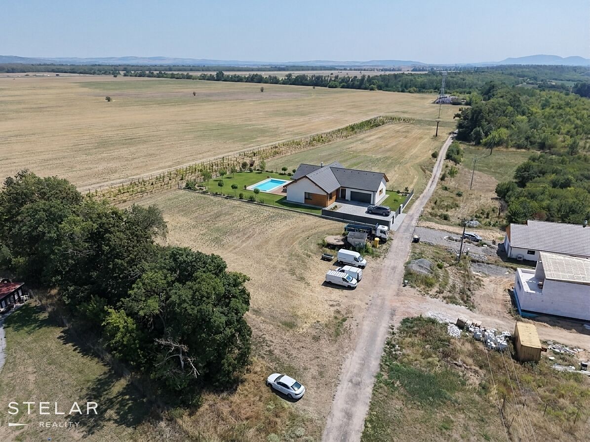 Prodej stavebního pozemku 1635 m² – fotografie 2