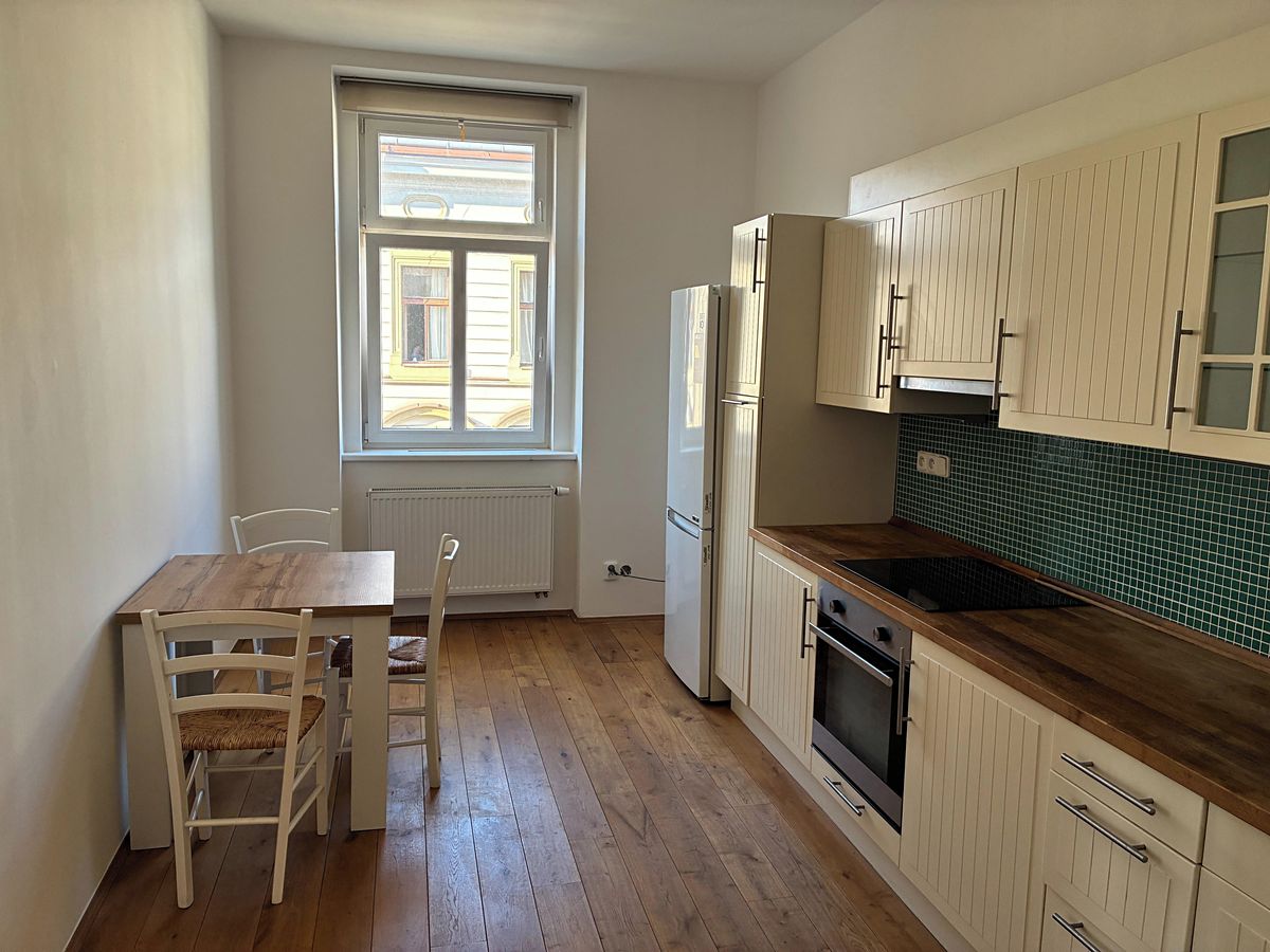 Pronájem bytu 2+1 88 m² – fotografie 2